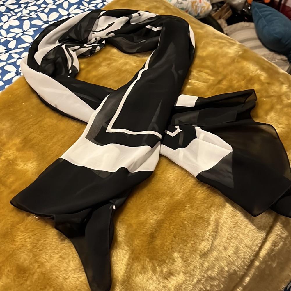 SuRFace your best look scarf